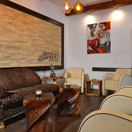 فندق Arthotel 3*