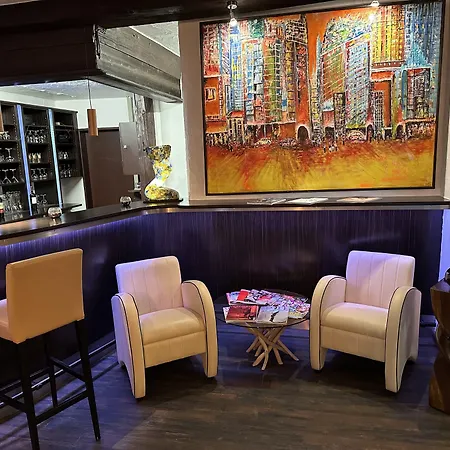 فندق Arthotel 3*