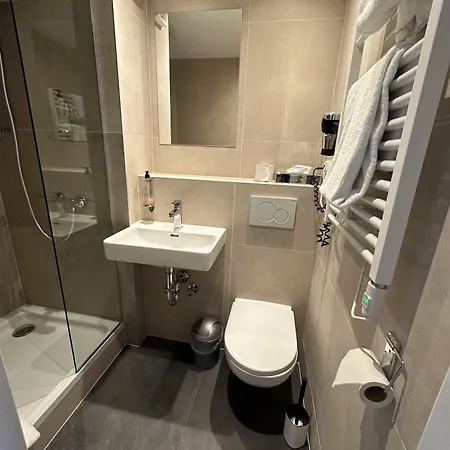 فندق Arthotel 3*